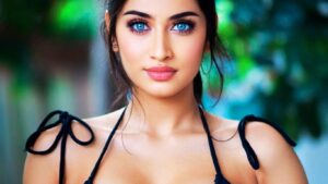 పక్కింట్లోకి రెంట్కి వచ్చిన హాట్ వదిన